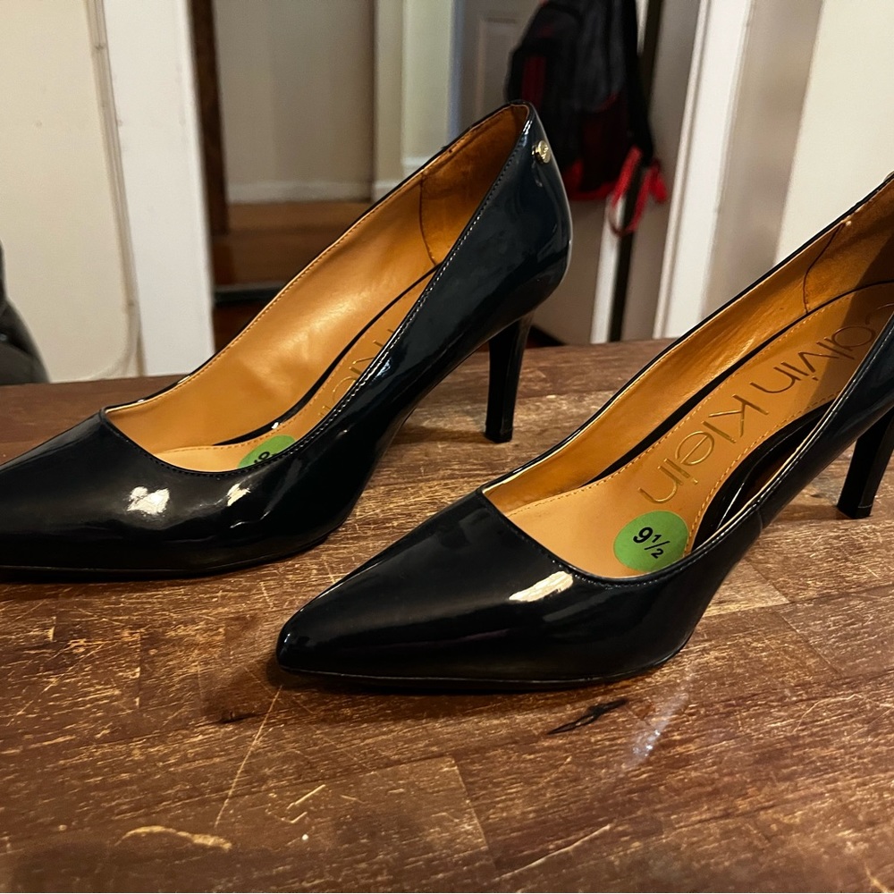 Sexy Navy blue Calvin Klein pumps